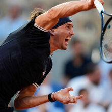 <![CDATA[ Alexander Zverev apura-se para a terceira ronda de Roland Garros ]]>
