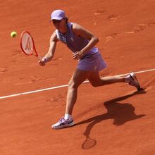 <![CDATA[ Swiatek bate compatriota Magda Linette e segue para os 'oitavos' de Roland Garros ]]>