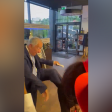 <![CDATA[ Marcelo Rebelo de Sousa lança estudantes para a vida... a pontapé ]]>
