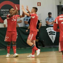 <![CDATA[ A crónica do Leões Porto Salvo-Benfica, 0-4: campeão a uma vitória da final ]]>