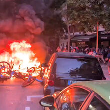 <![CDATA[ Bicicletas incendiadas e caos completo nas ruas de Paris após PSG conquistar a Champions ]]>