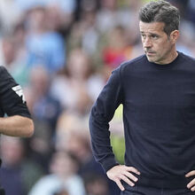 <![CDATA[ Marco Silva em reflexão: renovação milionária sem resposta e Benfica segue... a acenar ]]>