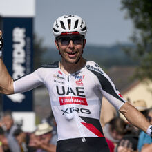 <![CDATA[ Benoît Cosnefroy confirma vitória na Boucles de la Mayenne em etapa ganha por Kooij ]]>