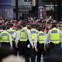 <![CDATA[ Nove detidos nas comemorações do título de campeão do Arsenal pelas ruas de Londres ]]>