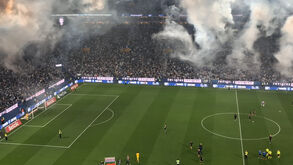 O exato momento em que o árbitro apita para o fim e o FC Porto se sagra campeão nacional