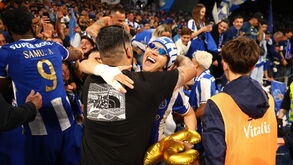 As homenagens ao 'Bicho', Farioli nos céus, Villas-Boas emocionado e a comunhão com as bancadas: a festa do FC Porto no Dragão