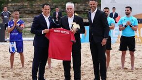 Mário Narciso homenageado antes da Supertaça de futebol de praia