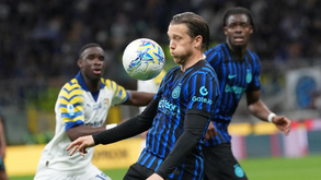 Jogadores do Inter e Parma durante a partida