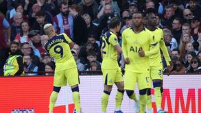 Tottenham vence Aston Villa