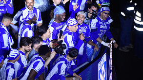 Gabri Veiga discursa no palco durante a festa do título do FC Porto