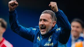 Vítor Pereira celebra vitória por 3-1 em Stamford Bridge