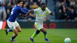 Duelo no Everton-Man. City