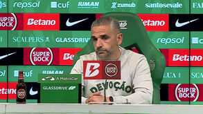 Largou o colete e optou por uma camisola mais desportiva: a resposta de Rui Borges para a mudança de estilo 