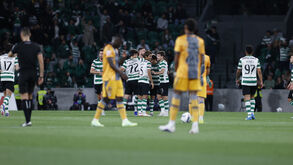 Jogadores do Sporting festejam frente ao V. Guimarães