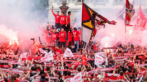 Imagens da festa do FC Thun após erguer o título da Suíça