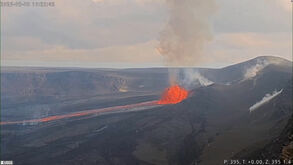 Vulcão Kilauea volta a entrar em erupção e a expelir lava