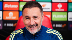 Vítor Pereira na sala de imprensa do Nottingham