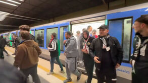Caos no metro de Munique a poucas horas do Bayern-PSG: fumo nas carruagens obrigou a evacuação