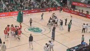 João Rocha em festa: o momento em que o Sporting conquista o bicampeonato de voleibol