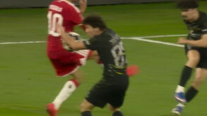 Marco Ferreira e o polémico lance com João Neves no Bayern-PSG: «Boa decisão»