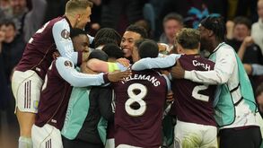 Aston Villa goleou o Nottingham por 4-0