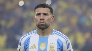 Otamendi, defesa do Benfica, apto para estreia no Mundial'2026 após castigo 'limpo' pela FIFA.
