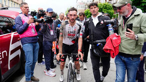 Adam Yates sofreu uma queda na 2.ª etapa do Giro