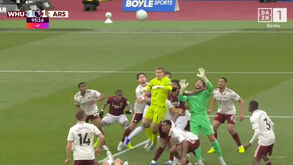 O lance do golo anulado nos descontos ao West Ham frente ao Arsenal