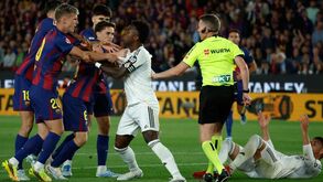 Momento de tensão no Barcelona-Real Madrid