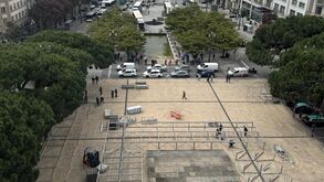 Avenida dos Aliados começa a 'vestir-se' para a festa do FC Porto