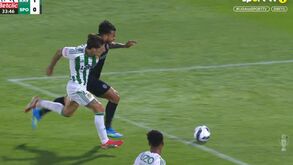 O lance do penálti que permitiu a Luis Suárez iniciar a reviravolta do Sporting frente ao Rio Ave