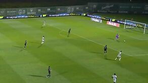 O autogolo caricato de Gustavo Mancha que colocou o Sporting a vencer o Rio Ave