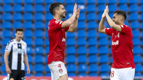 Jogadores do Santa Clara festejam frente ao Nacional