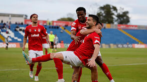 Jogadores do Santa Clara fazem a festa frente ao Nacional