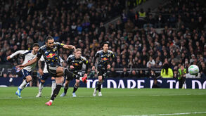 Tottenham complica a vida na Premier League com empate diante do Leeds