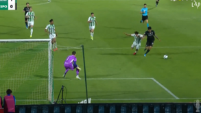 Rio Ave-Sporting: lance polémico com penálti e possível vermelho