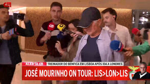Direto ao Seixal: Mourinho pernoitou no Benfica Campus após viagem relâmpago a Londres