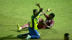 Arrepiante: a terrível lesão em jogo nas Honduras que provocou um choque coletivo