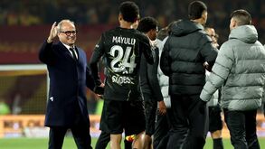 Luís Campos celebrou o pentacampeonato com os jogadores do PSG