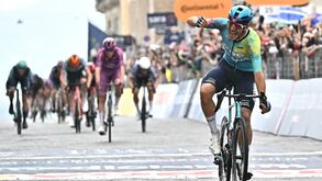 Davide Ballerini vence no Giro em etapa sem percalços para Afonso Eulálio