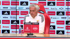 José Mourinho deixa indireta às arbitragens: «No Benfica, ter êxito é ganhar competições sem milagres»