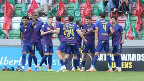 Chaves vence Marítimo por 3-1 e encerra temporada com festa