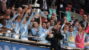 John Stones e Bernardo Silva levantam a Taça de Inglaterra na última final pelo Manchester City