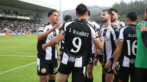 Jogadores do Nacional a celebrar 