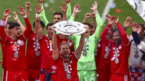 Harry Kane marca hat trick e Bayern celebra título na Bundesliga