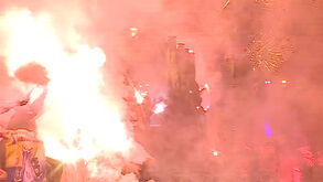 
A festa do FC Porto: campeões viajam de barco sob fogo de artifício e espetáculo de drones 
