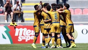 Jogadores do Felgueiras festejam triunfo