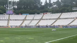 Diomande subiu ao relvado do Jamor mas... parou: o que levou à 'demora' do defesa do Sporting