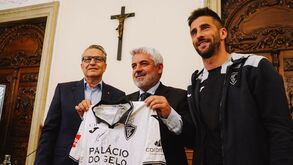 Mariano López com João Azevedo, presidente da Câmara Municipal, e o capitão Luís Silva