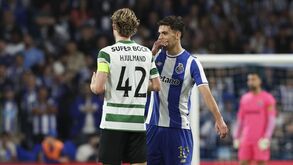 Hjulmand e Gabri Veiga conversam durante um clássico